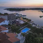 Villa Contessa Del Mar In Pula For 7 People Only 200 Meters From The Beach & Pet Friendly