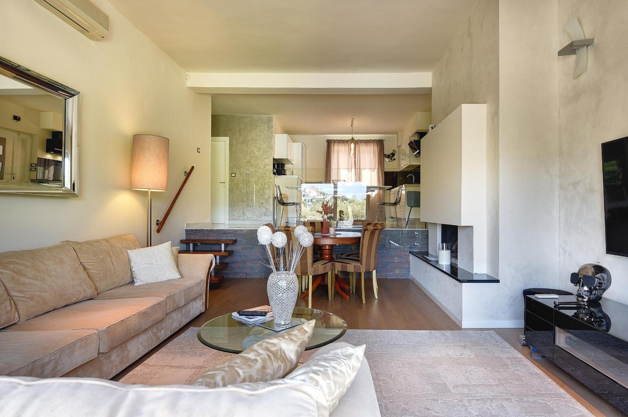 Contessa Del Mar In For 7 People Only 200 Meters From The & Pet Friendly * Pula