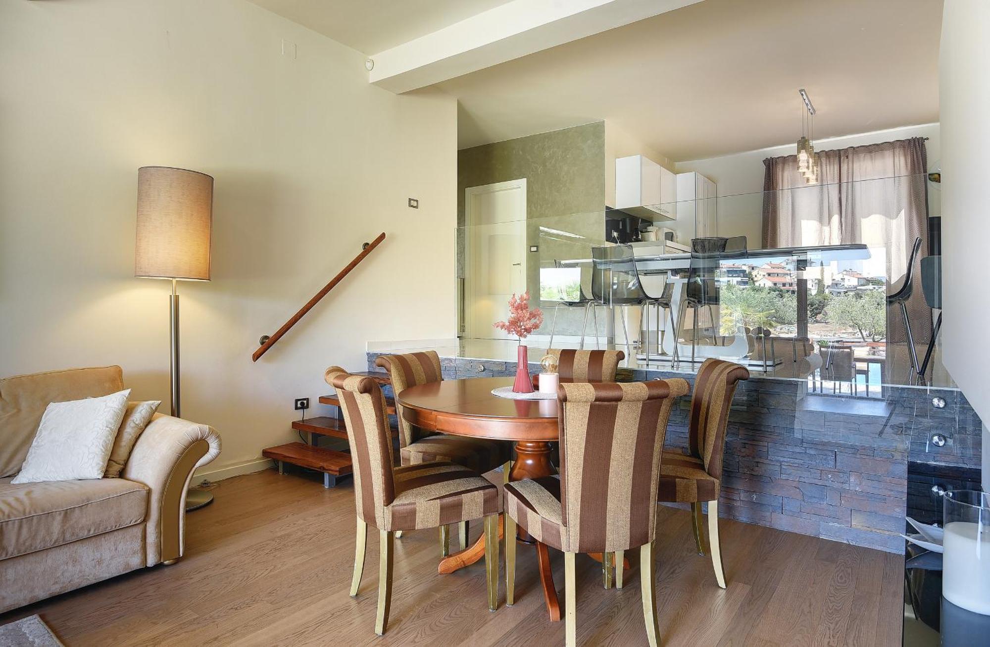Contessa Del Mar In For 7 People Only 200 Meters From The & Pet Friendly Villa