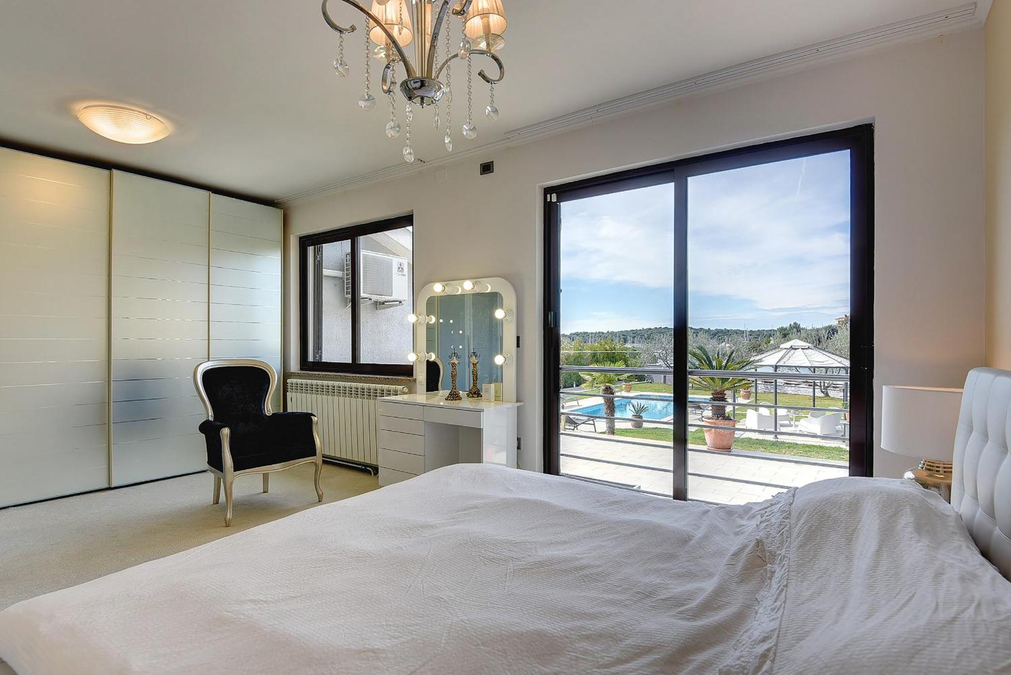 Contessa Del Mar In For 7 People Only 200 Meters From The & Pet Friendly Vila *