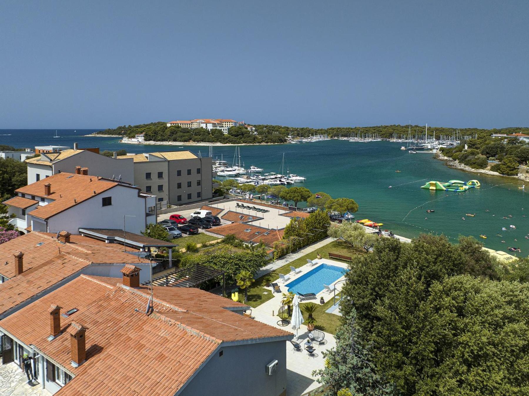Contessa Del Mar In For 7 People Only 200 Meters From The & Pet Friendly *