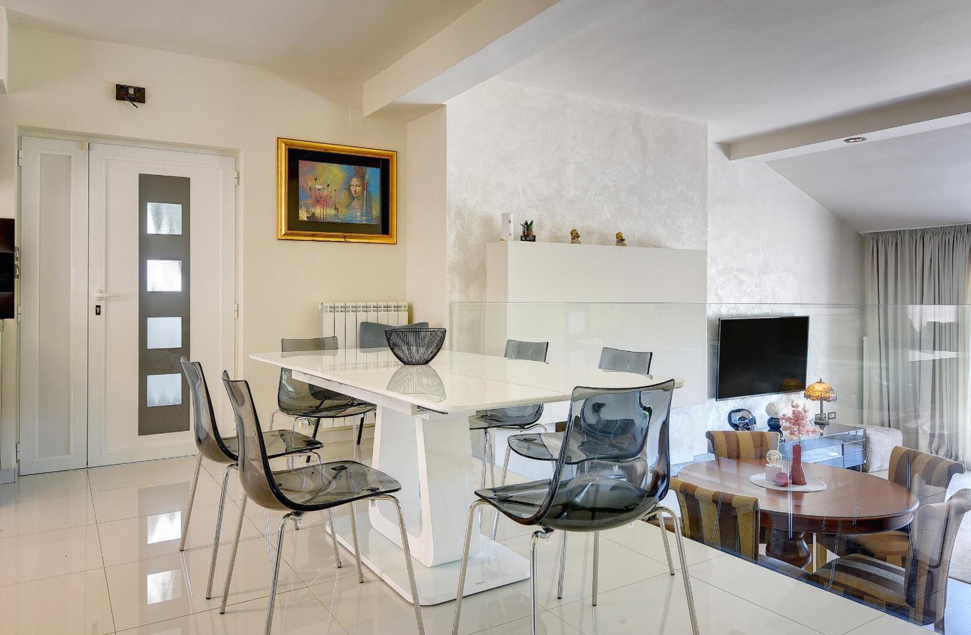 Contessa Del Mar In For 7 People Only 200 Meters From The & Pet Friendly