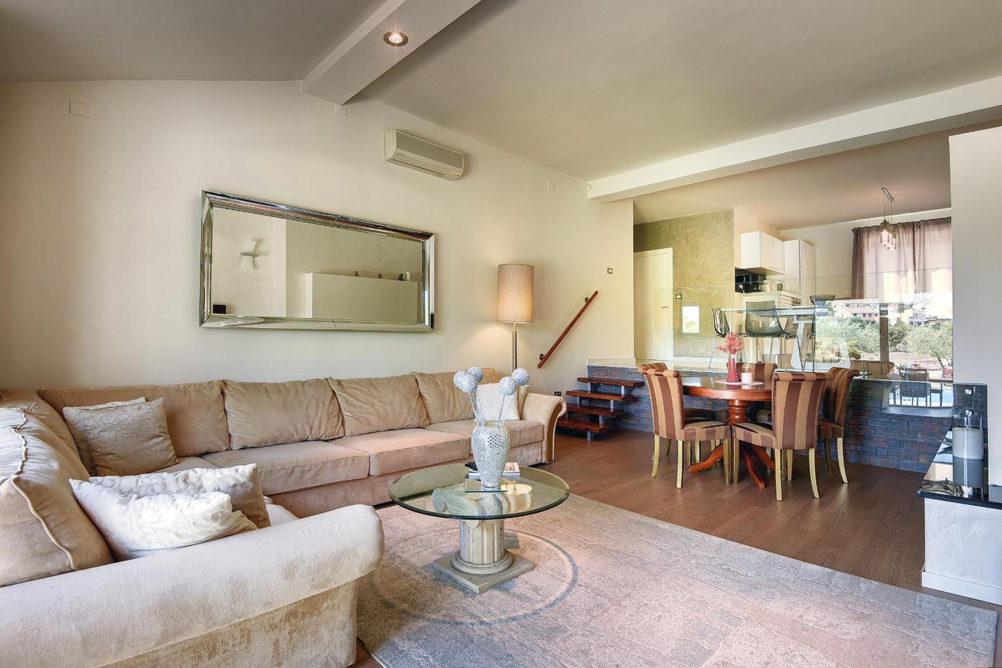 Contessa Del Mar In For 7 People Only 200 Meters From The & Pet Friendly Villa