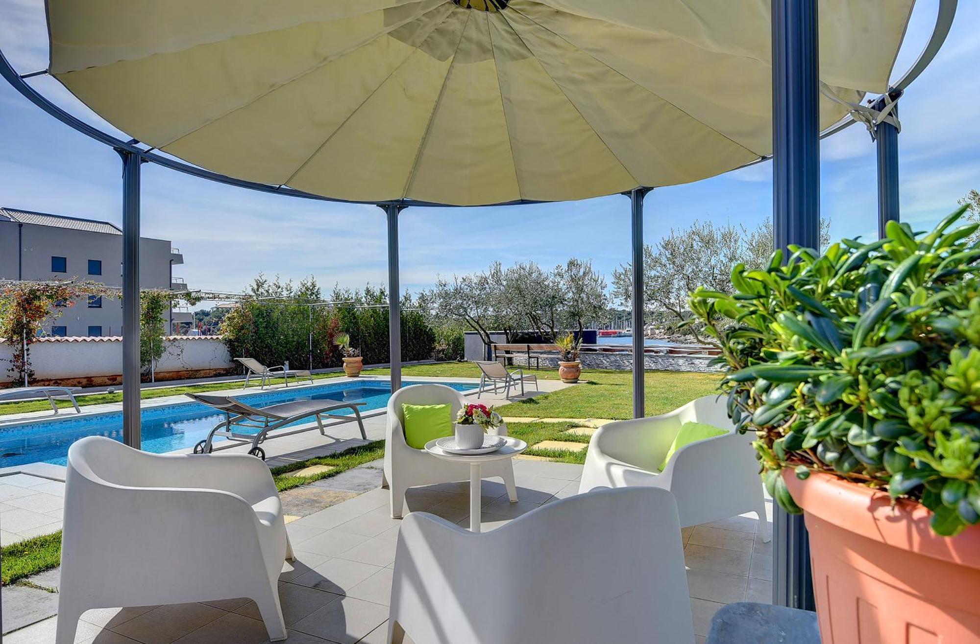 Contessa Del Mar In For 7 People Only 200 Meters From The & Pet Friendly