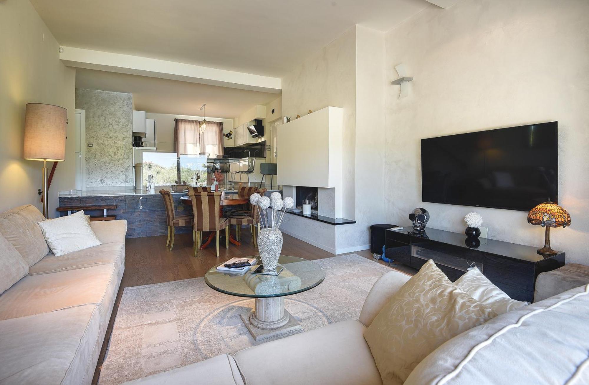 Vila Contessa Del Mar In For 7 People Only 200 Meters From The & Pet Friendly Pula