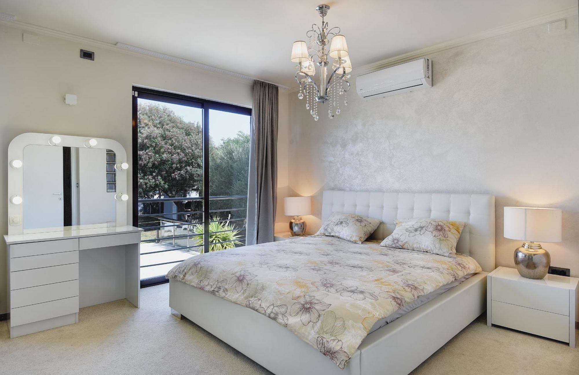 Contessa Del Mar In For 7 People Only 200 Meters From The & Pet Friendly