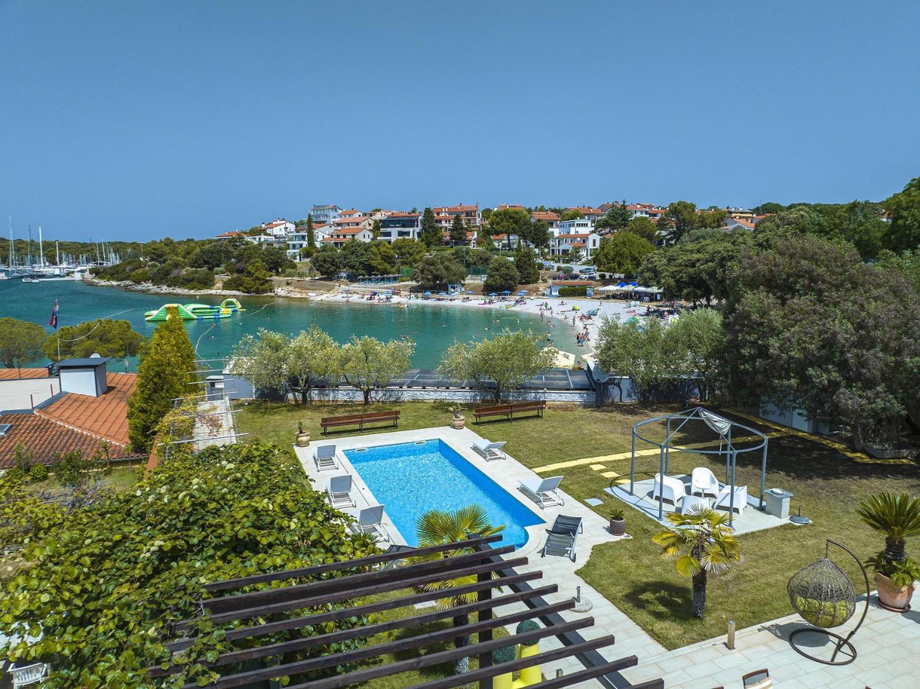 Contessa Del Mar In For 7 People Only 200 Meters From The & Pet Friendly