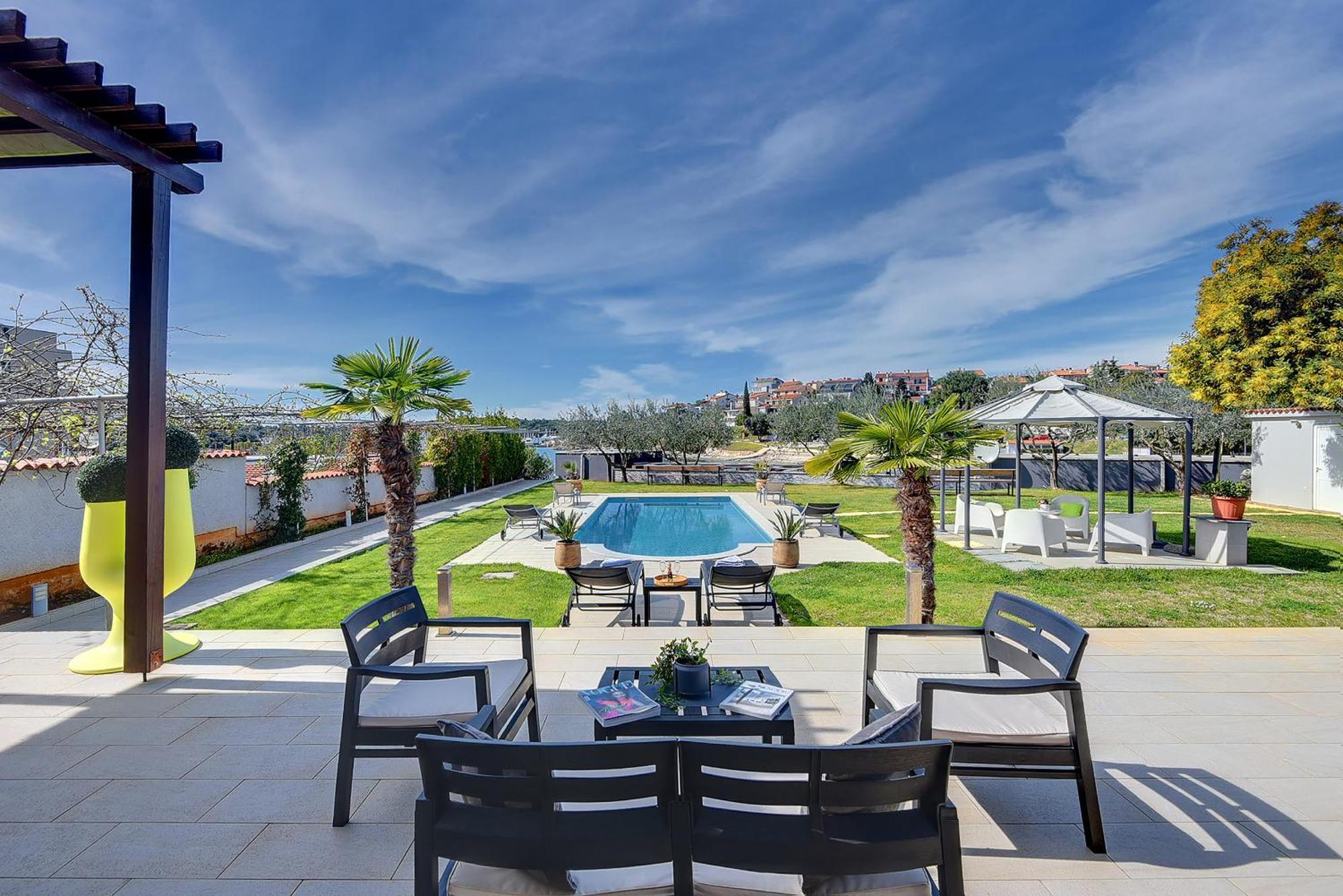 Vila Contessa Del Mar In For 7 People Only 200 Meters From The & Pet Friendly
