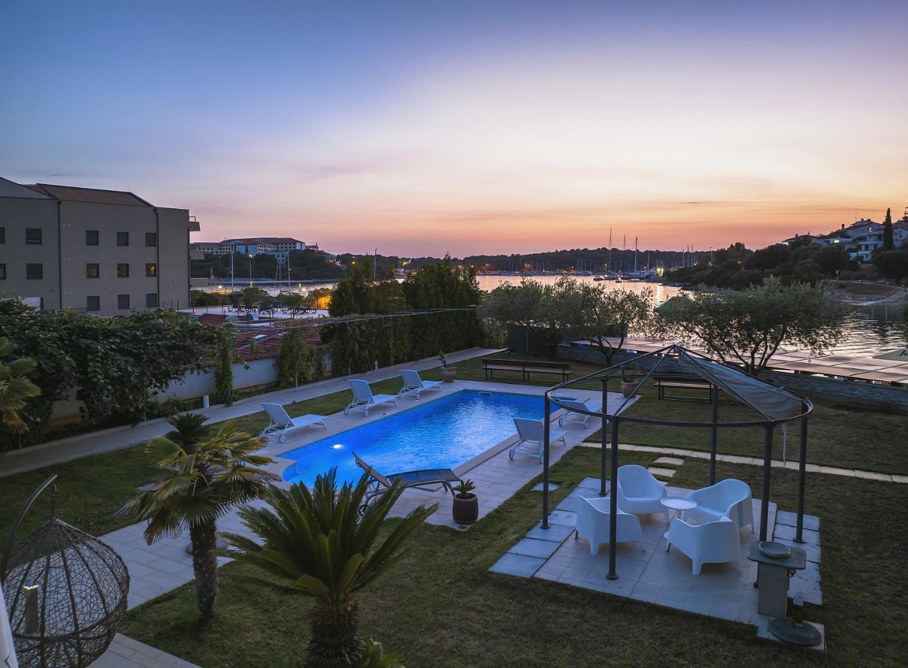 Contessa Del Mar In For 7 People Only 200 Meters From The & Pet Friendly Villa